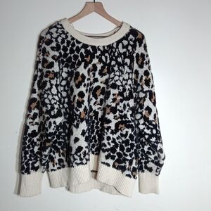 Chic Leopard Print Crew Neck Sweater